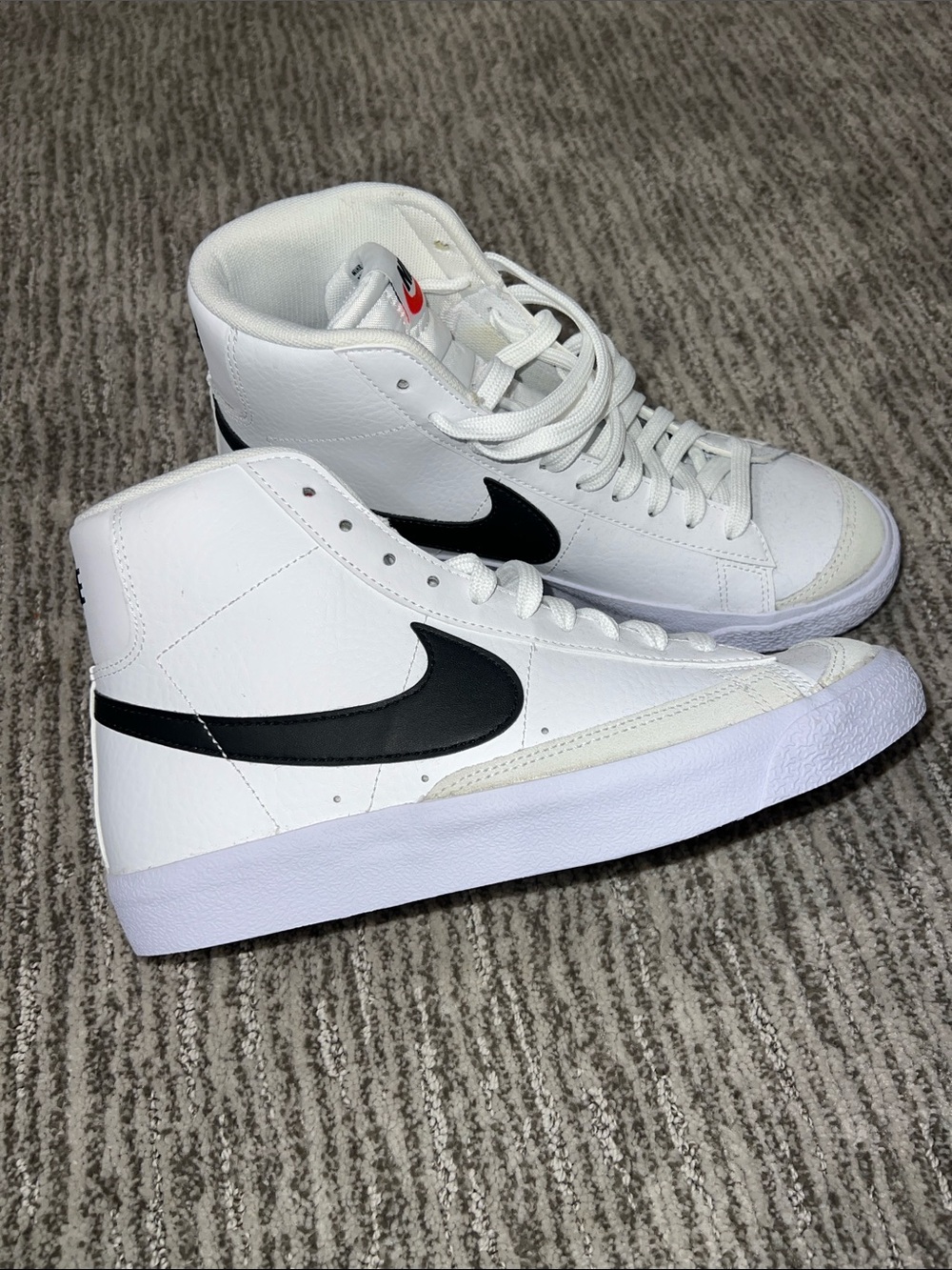 Boys Nike Blazer Mid '77 White w/black, NEW, Sz 7 (women’s 8.5) - Picture 4 of 5
